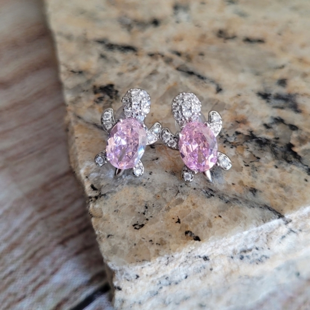 Pink Sea Turtle Stud Earrings π’β¨οΈ - Picture 3 of 7